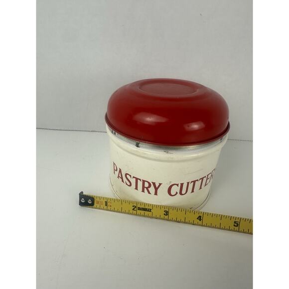 Vintage 1950 Tala Red & White Enameled Tin Box 4 Nesting Pastry Cutters Set - Picture 5 of 7